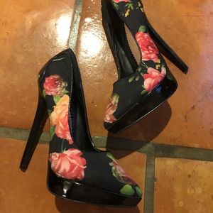 CLOSET CLEAR OUT! Floral pumps